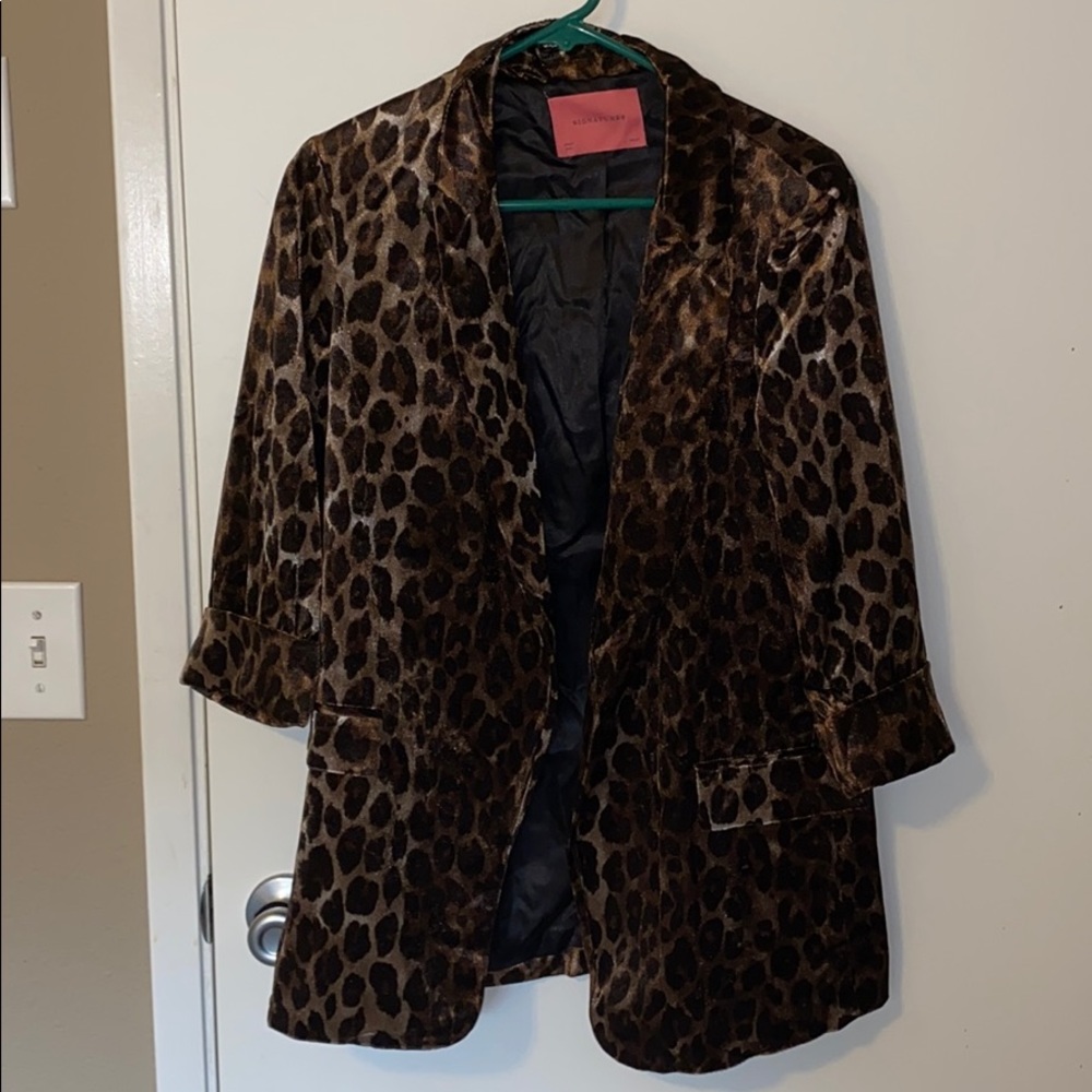NWOT cheetah print 3/4 sleeve velvet blazer sz M